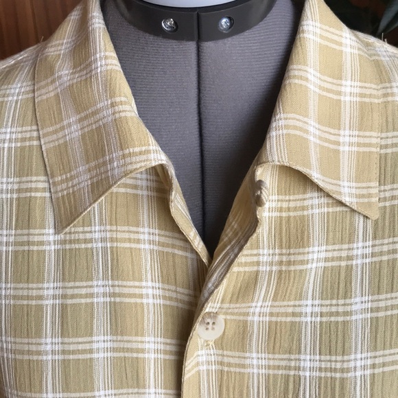 Men’s button down short sleeve shirt - Picture 2 of 7